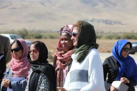 همسران سفرای خارجی در ایران، از دریاچه ارومیه بازدید کردند(عکس)