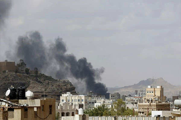 حملات توپخانه‌ای و موشکی گسترده رژیم سعودی به «الحدیده» یمن
