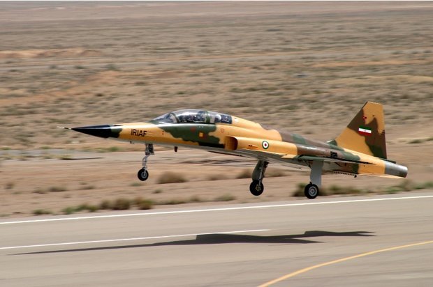 تولید نخستین هواپیمای جنگنده ایرانی/ «کوثر» به پرواز درآمد