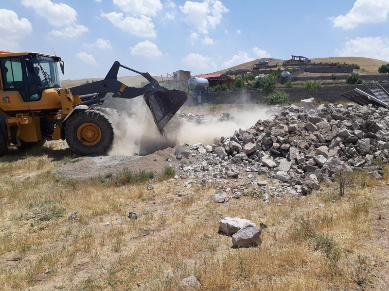 یک بنای غیر مجاز در اراضی کشاورزی شهرستان البرز قلع و قمع شد