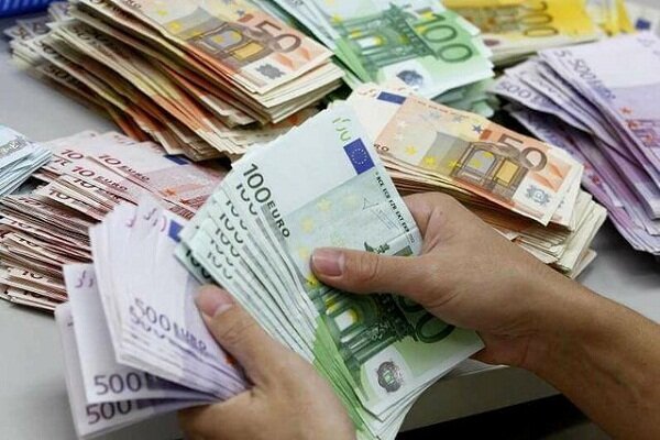 نرخ رسمی پوند و یورو افزایش یافت/دلار ثابت ماند
