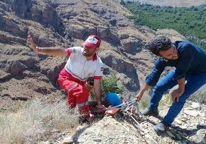 نجات کوهنورد سقوط کرده در روح آباد الموت غربی