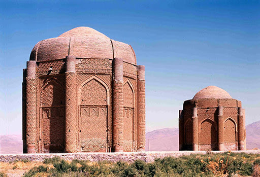 اجرای فاز جدید مرمت امامزاده حسین (ع)و برج‌های دوگانه خرقان در سال ۹۹