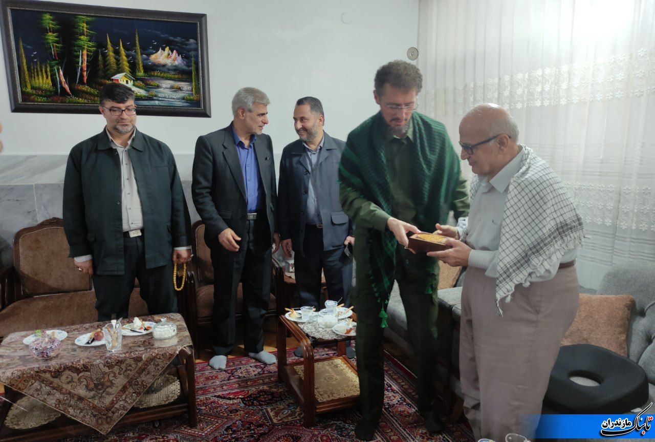 رئیس کمیته امداد مازندران با جانباز جنگ تحمیلی در نکا دیدار کرد
