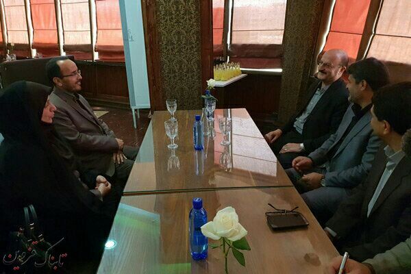 رئیس سازمان دامپزشکی کشور با زاهدی استاندار قزوین دیدار و گفتگو کرد.