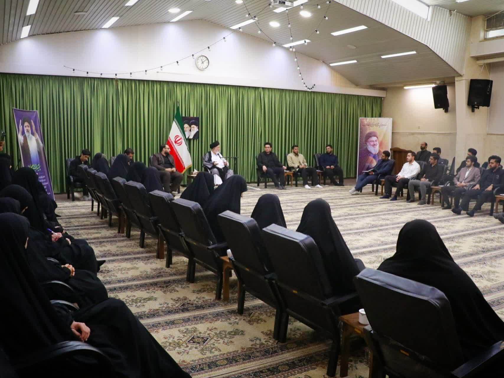 جوانان ولایی باید از ظرفیت دانشگاه برای پیشبرد اهداف انقلاب استفاده کنند/ ضرورت مقابله با جریان نفوذ در دانشگاه/ اتحاد بسیج دانشجویی با اعضای جامعه اسلامی عامل تقویت جبهه مقاومت است