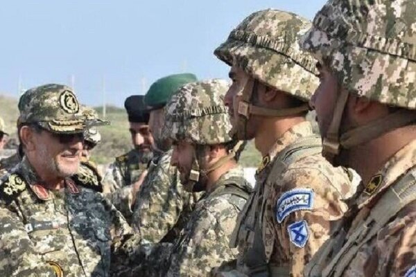 بازدید فرمانده نیروی دریایی سپاه از جزایر بوموسی و سیری بازدید فرمانده نیروی دریایی سپاه از جزایر بوموسی و سیری