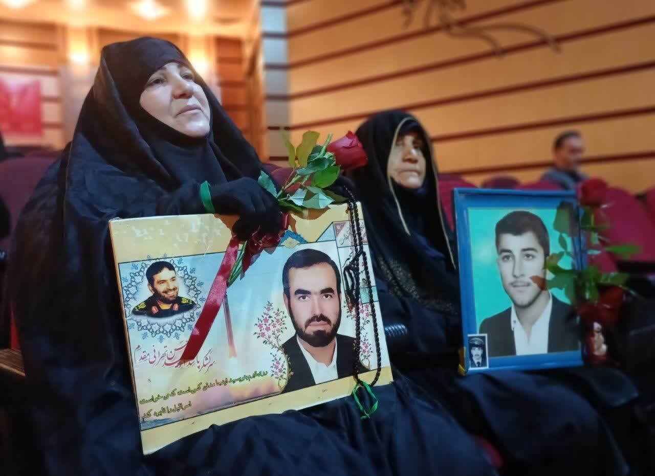 مادران و همسران شهدا ستون‌های پایداری این کشورند