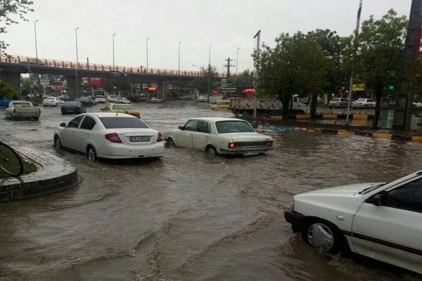 آمادهباش تماموقت سامانه ۱۳۷ شهرداری همدان در مواجهه با بارندگیهای اخیر آمادهباش تماموقت سامانه ۱۳۷ شهرداری همدان در مواجهه با بارندگیهای اخیر