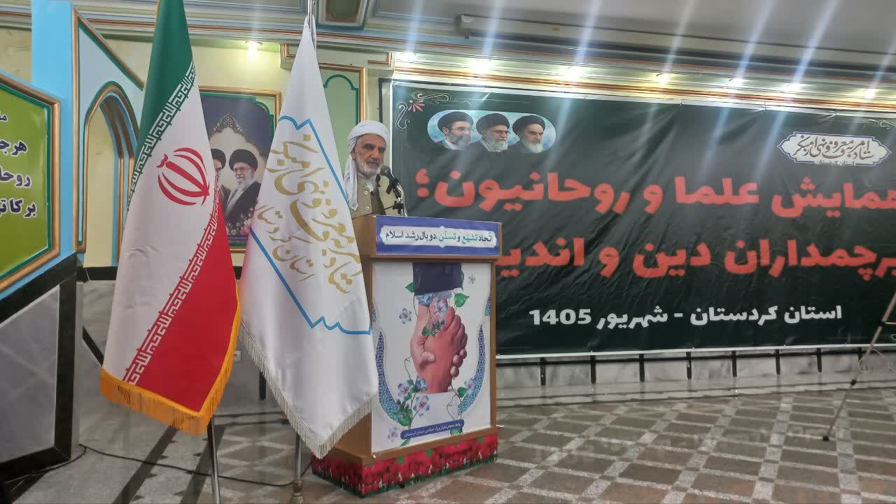 علما چراغ نبوت و رسالت را در طول تاریخ روشن نگه داشته‌اند