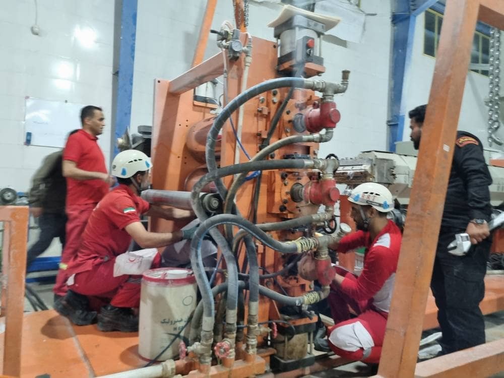 گیرکردن دست در دستگاه صنعتی در کرمان؛ یک نفر مصدوم شد