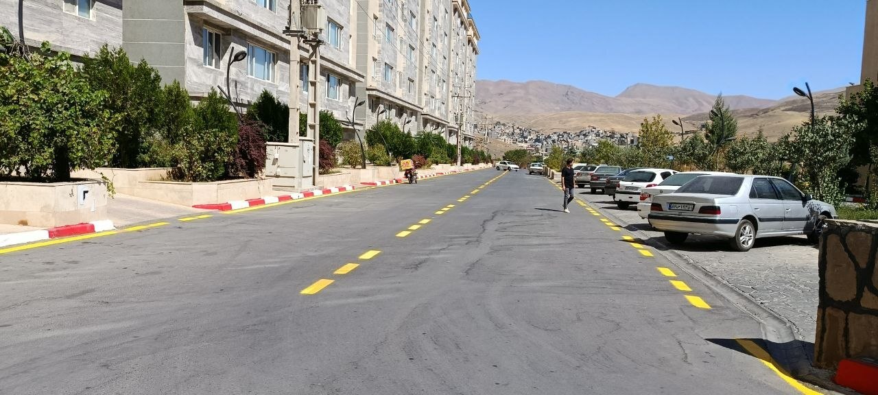 از رنگآمیزی تا خطکشی؛ مطالبه اهالی مجتمعهای مسکونی سنندج روی ریل اجرا از رنگآمیزی تا خطکشی؛ مطالبه اهالی مجتمعهای مسکونی سنندج روی ریل اجرا