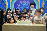 جشن تولد فرزندان شهدا در مسجد مقدس جمکران + عکس